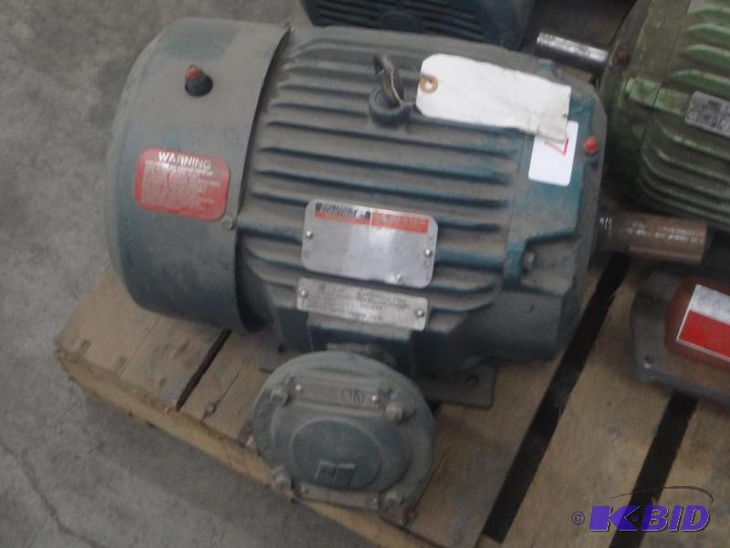 lot 7 image: Reliance 7.5HP 230460 Volt 3-Phase Electric ...