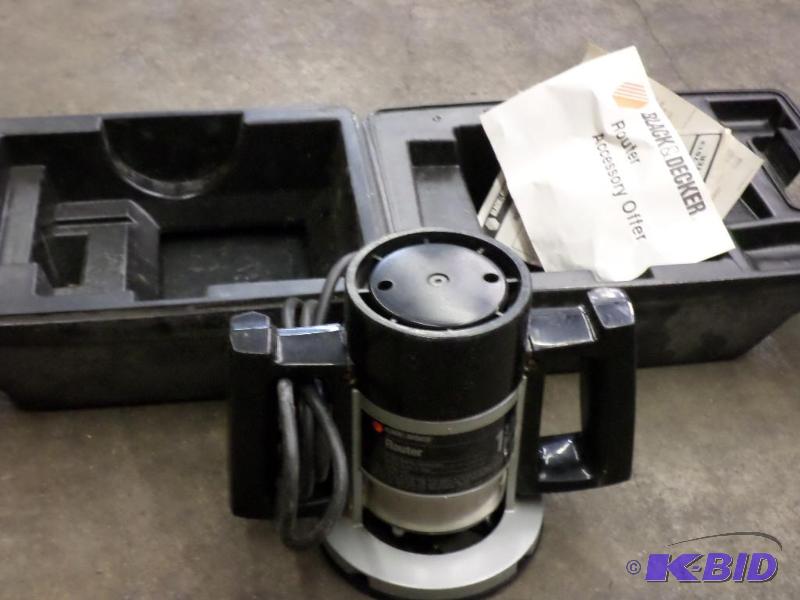 lot 73 image: Black & Decker 1.5HP Router With Case &am...