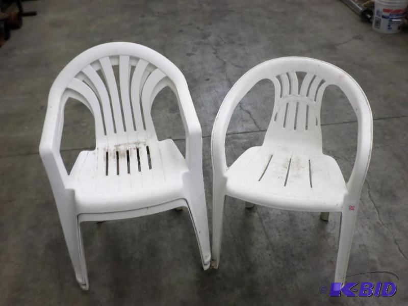 lot 88 image: (3) Plastic Patio Chairs...