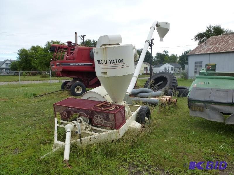 lot 10 image: Dunbar Kapple Grain Vacuum 1000 RPM operatio...
