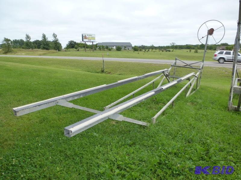 lot 8 image: Pontoon lift 20" long Can handle 18 po...