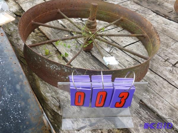 lot 3 image: Single vintage steel wagon wheel. 28.5" ...