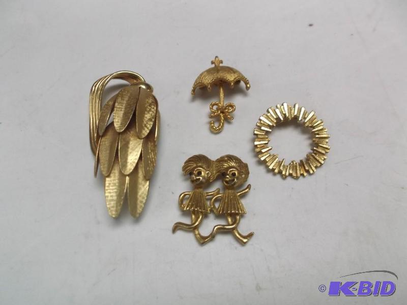 Lot of Gold Tone Brooch Pins...