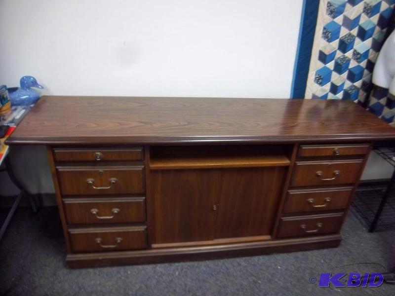 Office Hallway Credenza Cabinet Good Conditio...