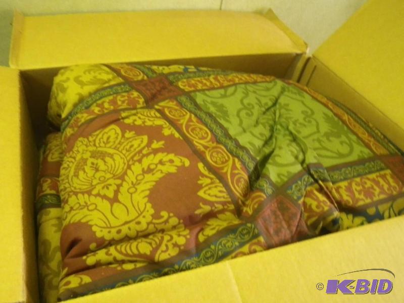 Queen 20 pc comforter set...