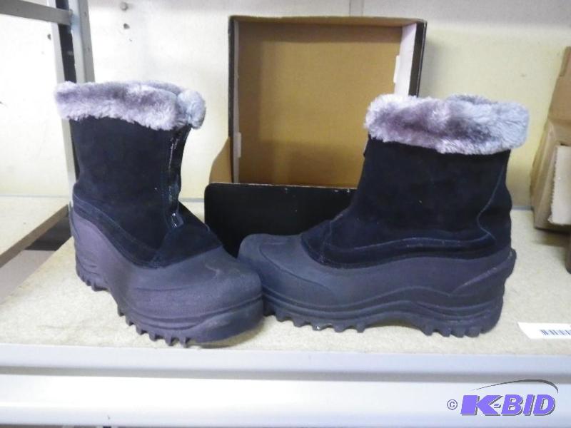 Itasca boots , size 8...