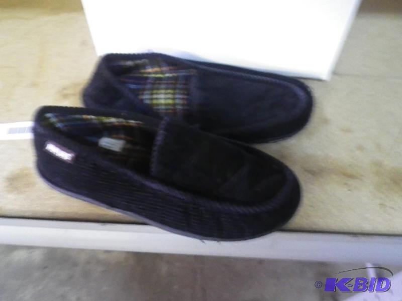 Mukluks size 8...