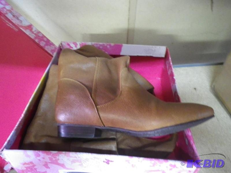 Chinese Laundry boots, size 9...