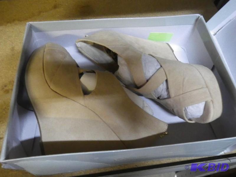 Jessica Simpson shoes, size 9...