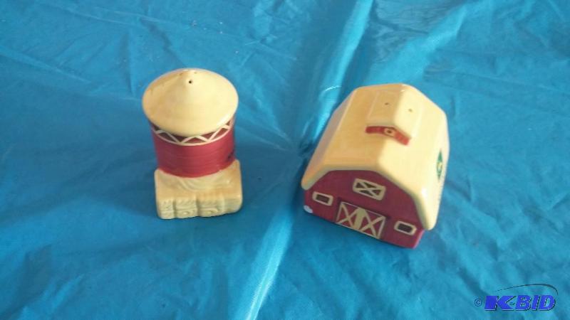 Vintage John Deere Salt and Pepper Set-Box...