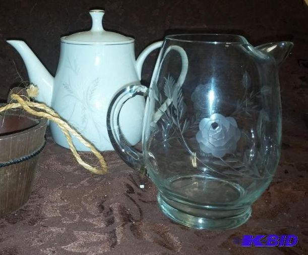 2 Glass pitchers Noritake...