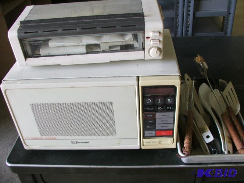 microwave in working condition, toaster unuse...