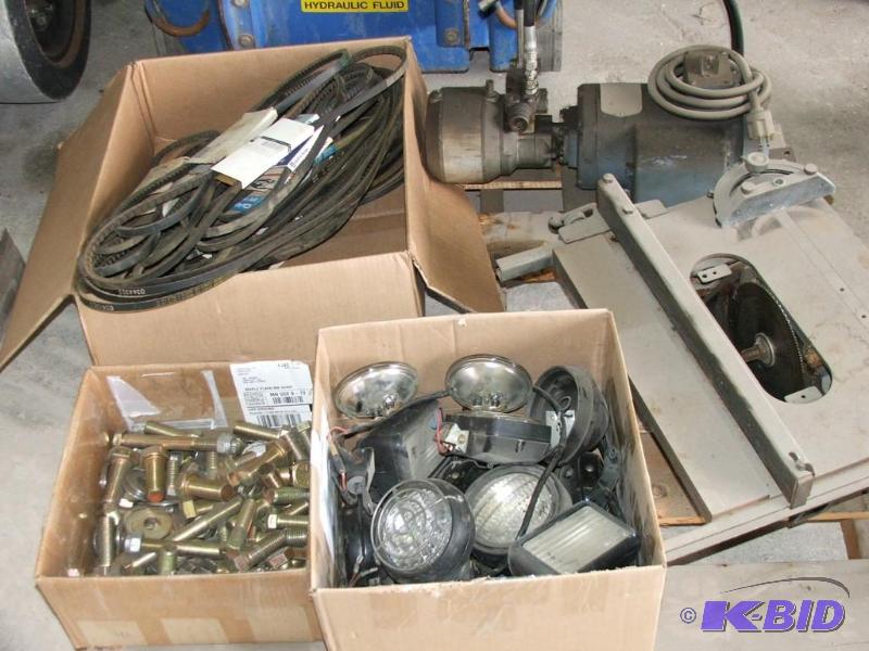 Pallet lot with Bolts, Lights, hydraulic pump...