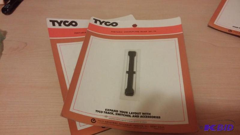 Lot of 2 Uncoupling Ramps-HO Scale...