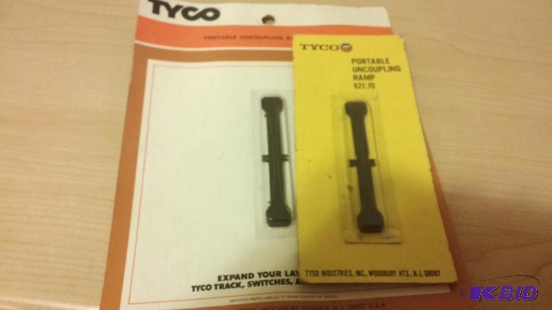 Lot of 2 Uncoupling Ramps-HO Scale...