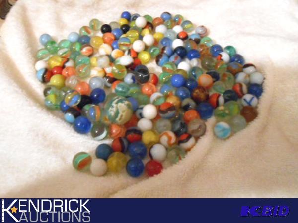 lot 101 image: Lot of 175 Vintage Marbles
