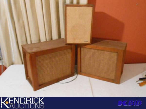 lot 103 image: Vintage Speakers in Wood Boxes