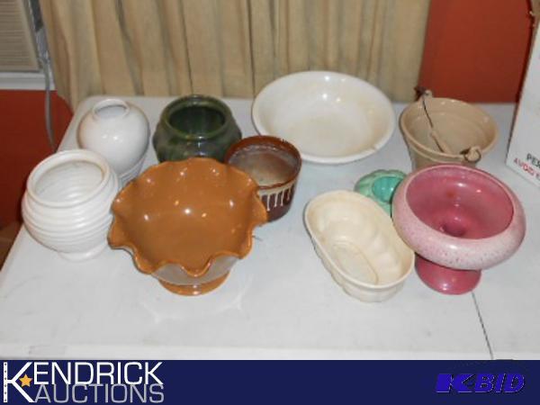 lot 121 image: Lot of Vintage Planters