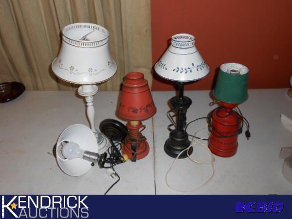 lot 127 image: Lot of 5 Vintage Metal Base, and Shade Lamps
