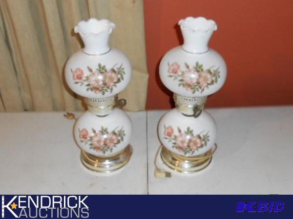 lot 128 image: 2 Vintage Glass Globe Lamps