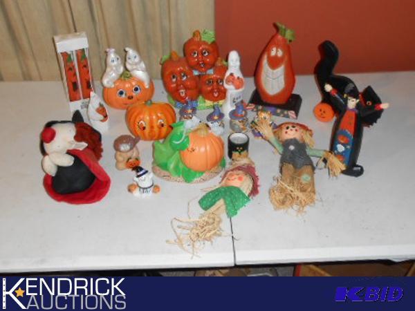 lot 134 image: Lot of Vintage Halloween Items