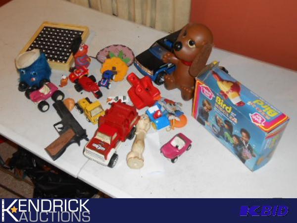 lot 135 image: Lot of Vintage Toys