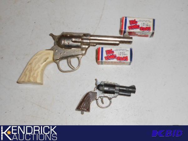 lot 139 image: Lot of Vintage Cap Guns