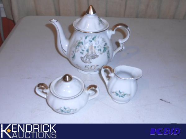 lot 142 image: Lefton 50th Anniversary Tea Set