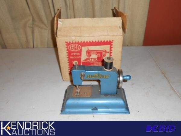 lot 148 image: Vintage Ideal Childs Sewing Machine Toy in Original Box