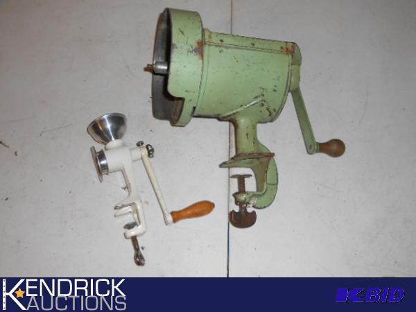 lot 149 image: Lot of 2 Vintage Grinders