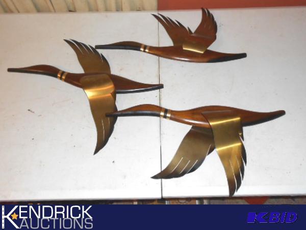 lot 150 image: 3 Vintage Wood Duck Wall Hangings with Brass Wings