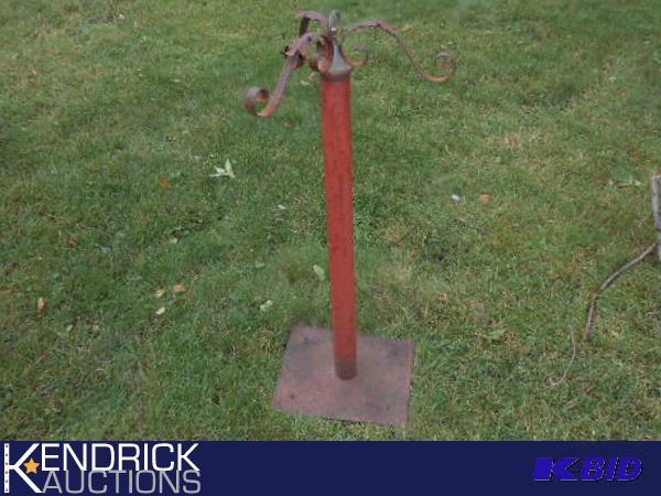 lot 152 image: Vintage Metal Plant Stand