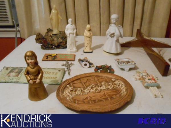 lot 162 image: Lot of Religious Figurines