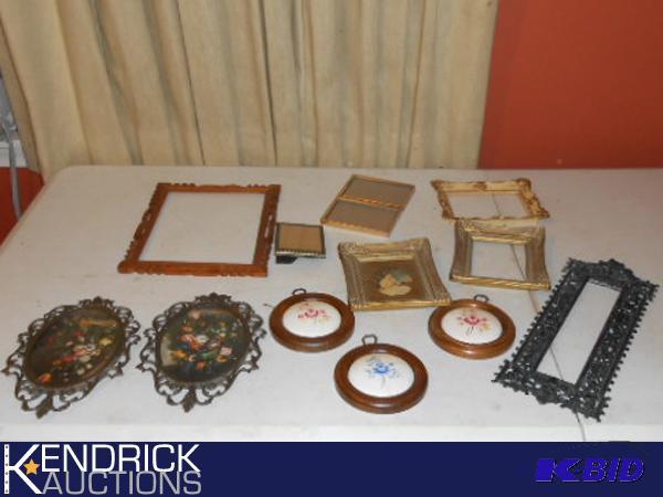 lot 167 image: Lot of Vintage and Antique Wood and Metal Frames