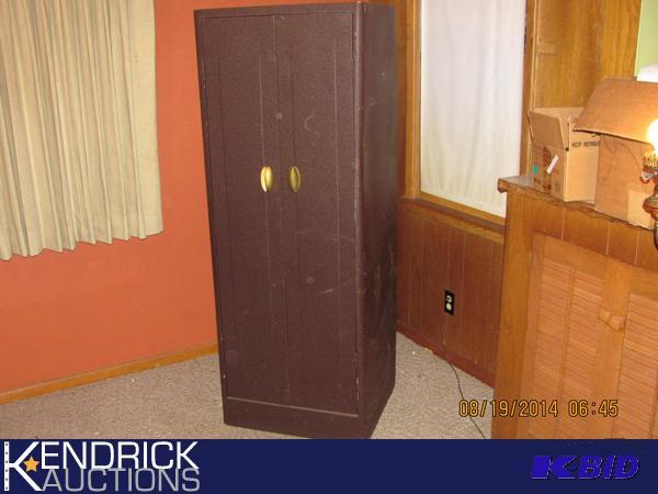 lot 17 image: Mid Century Metal Armoir