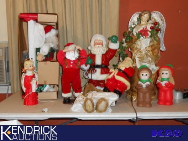 lot 176 image: Large Lot of Vintage Christmas Figurines