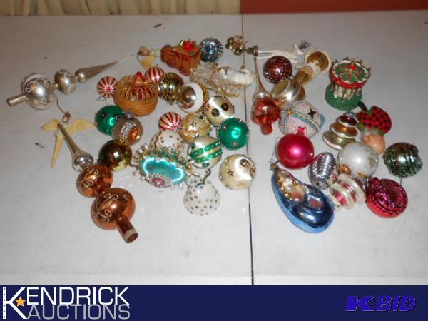 lot 177 image: Lot of Vintage Christmas Ornaments