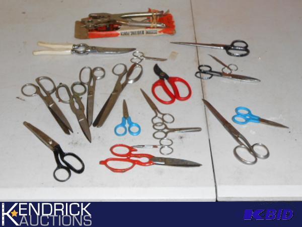 lot 185 image: Vintage Lot of Scissors