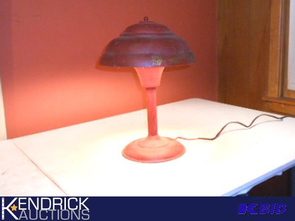 lot 189 image: Antique Desk Lamp