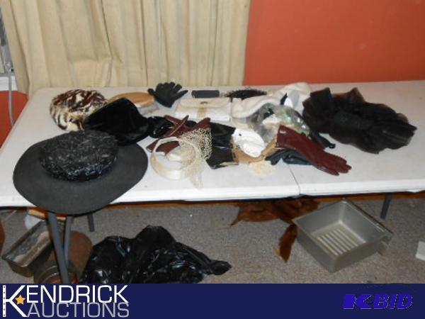 lot 194 image: Lot of Vintage Gloves and Hats