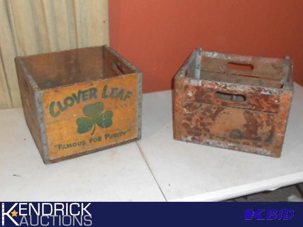 lot 198 image: Lot of 2 Vintage Wood Crates