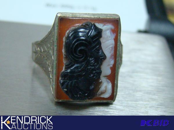 lot 225 image: 10K Gold Mens Cameo Ring
