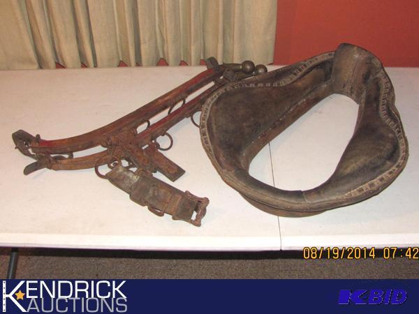 lot 23 image: Vintage Horse Hames and Collar