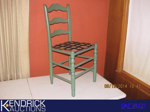 lot 26 image: Vintage Sewing Chair