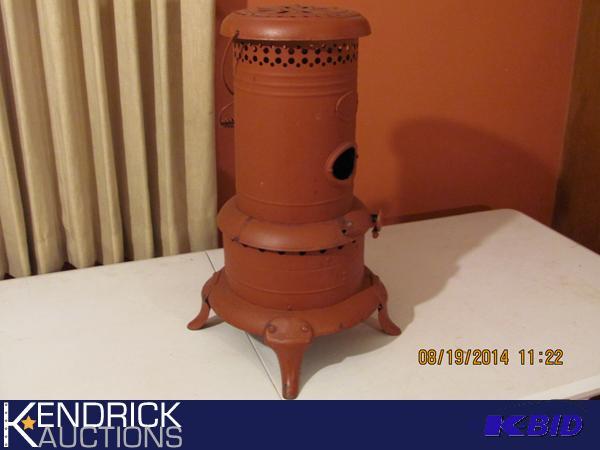 lot 36 image: Antique Stove