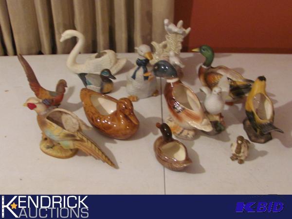 lot 43 image: Lot of Fowl Figurines