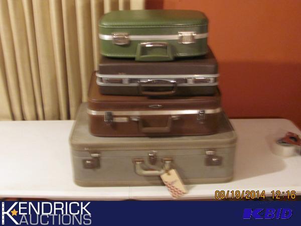 lot 47 image: Lot of 4 Vintage Suitcases