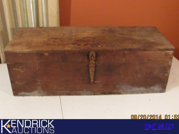 lot 58 image: Vintage Hand Made Wooden Tool Box
