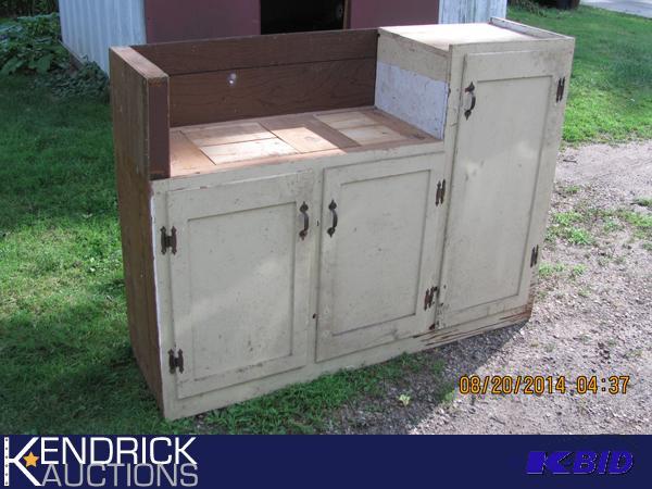 lot 63 image: Vintage Metal Storage Unit