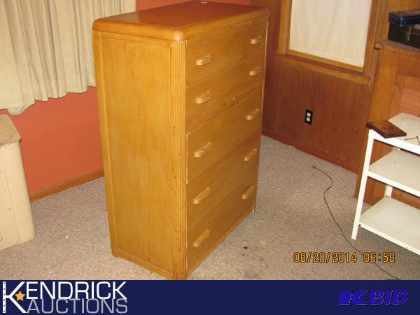 lot 71 image: Mid-Century Chest of Drawers
